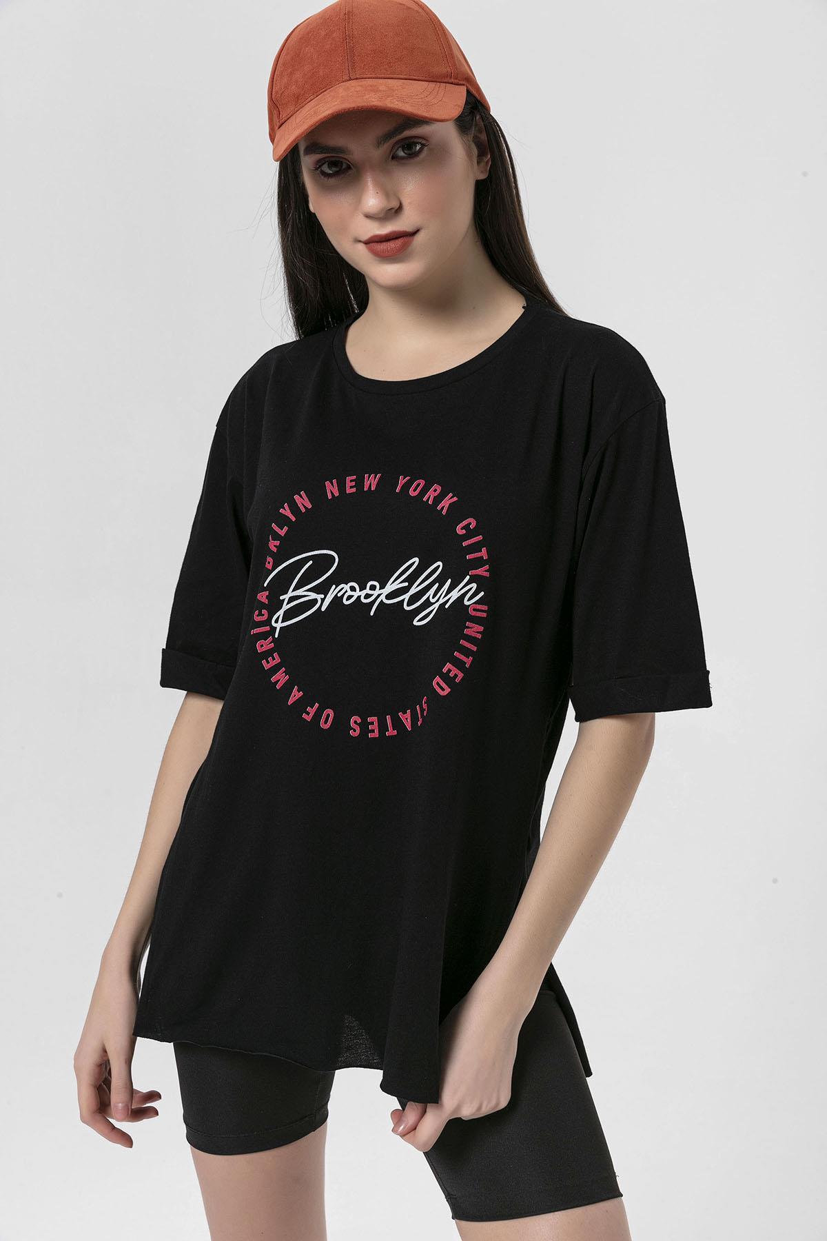 Kadın Önü Baskılı Yan Yırtmaç Detaylı Oversize T-Shirt
