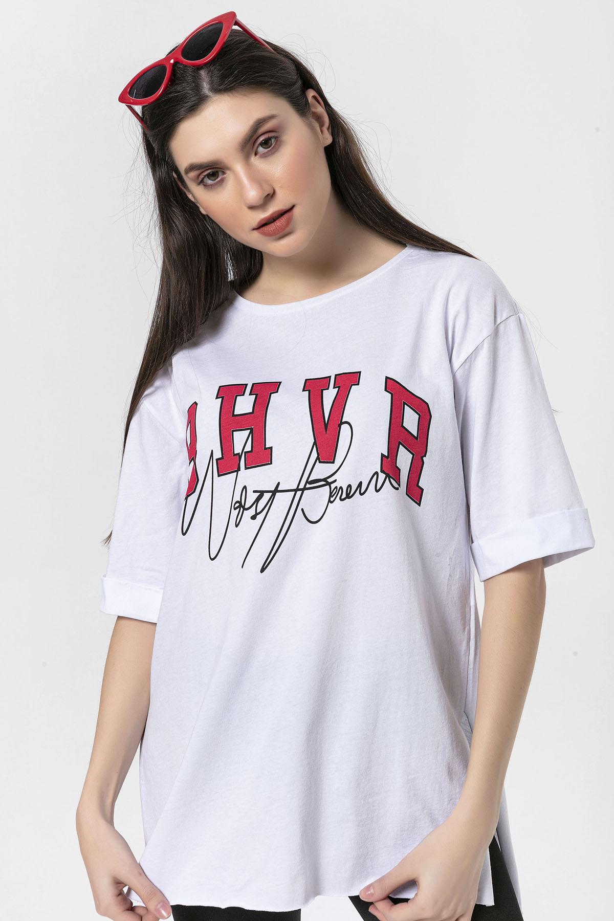 Kadın Önü Baskılı Yan Yırtmaç Detaylı Oversize T-Shirt