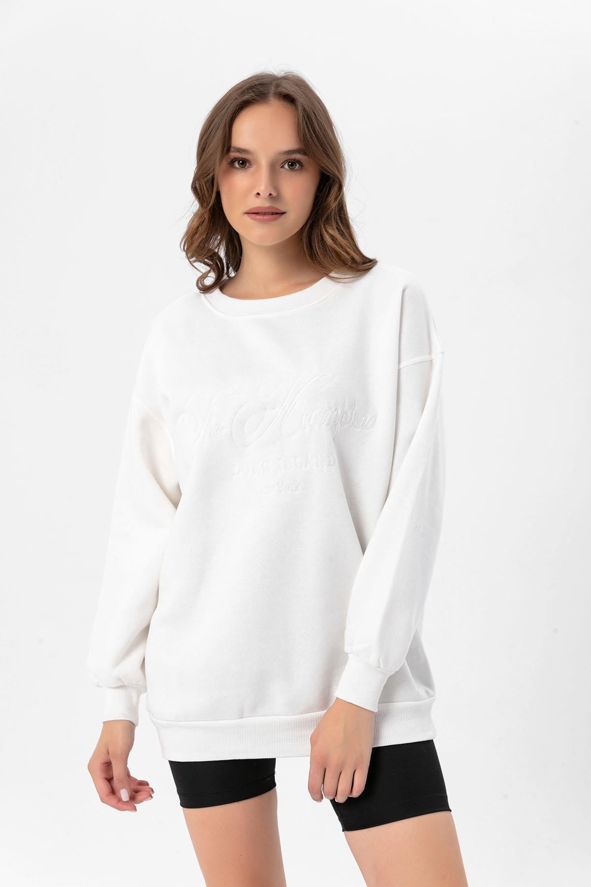 Kadın Önü Nakış Detaylı Üç İplik Oversize Sweatshirt 235005 -