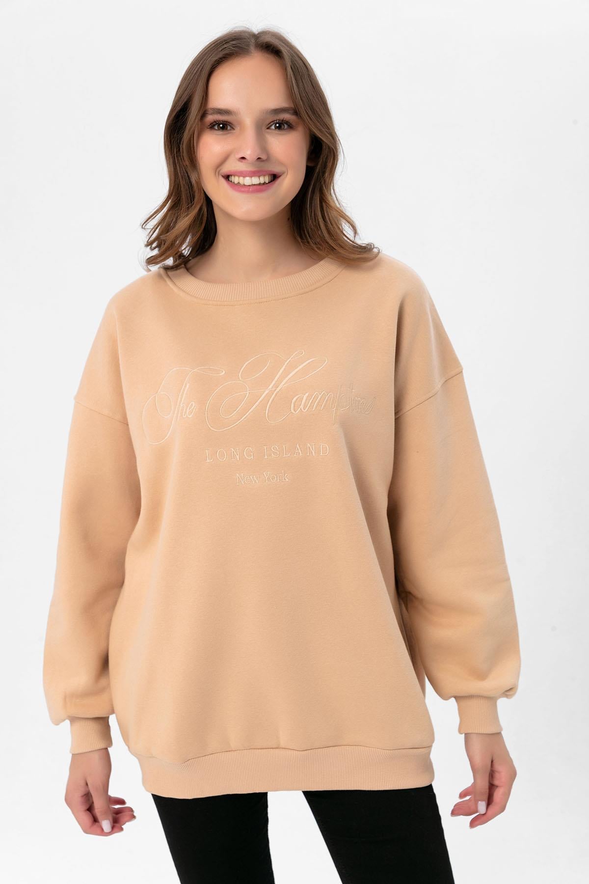 Kadın Önü Nakış Detaylı Üç İplik Oversize Sweatshirt 235005 -