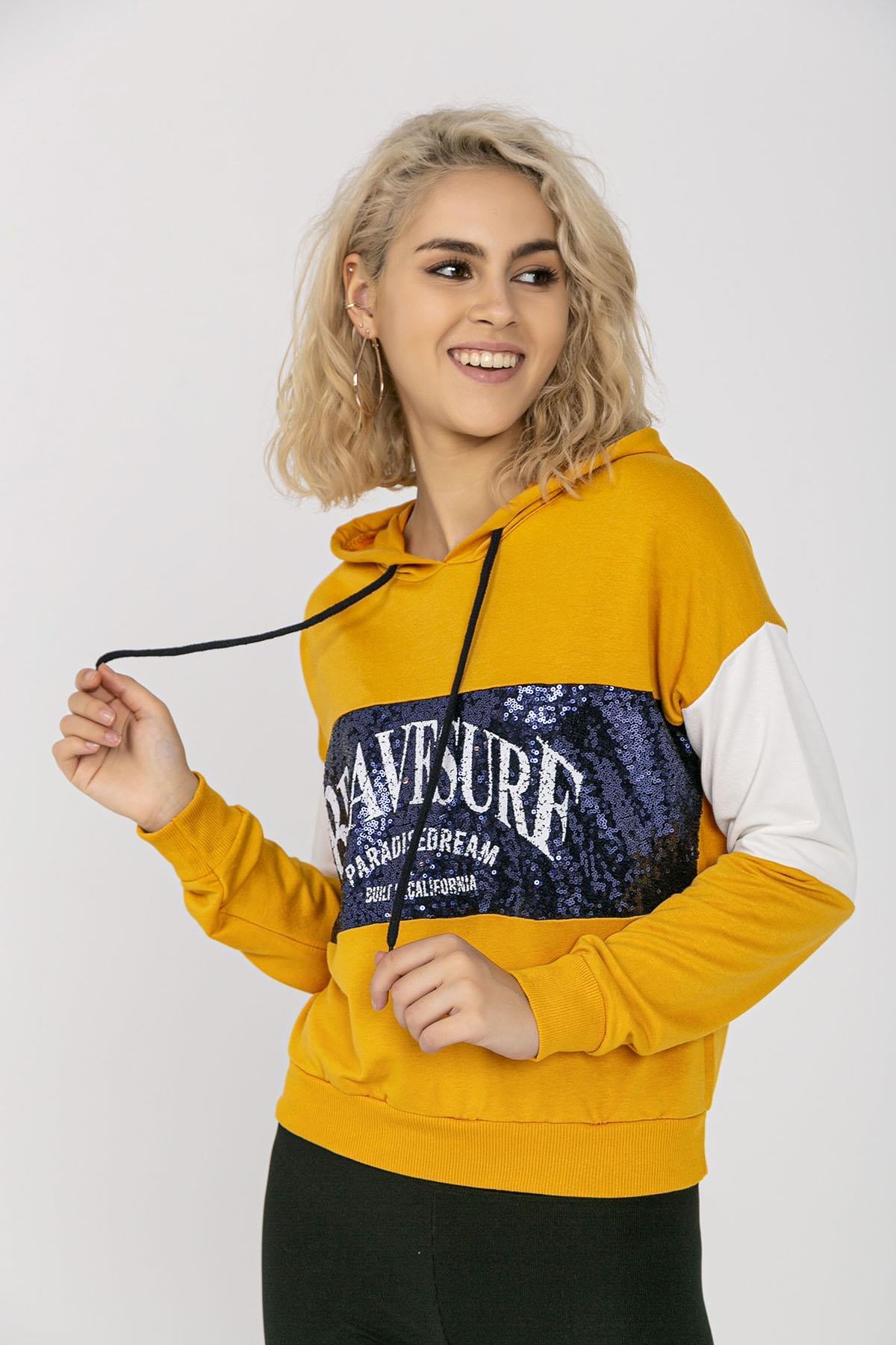 Kadın Önü Pul İşlemeli Kapüşonlu Sweatshirt