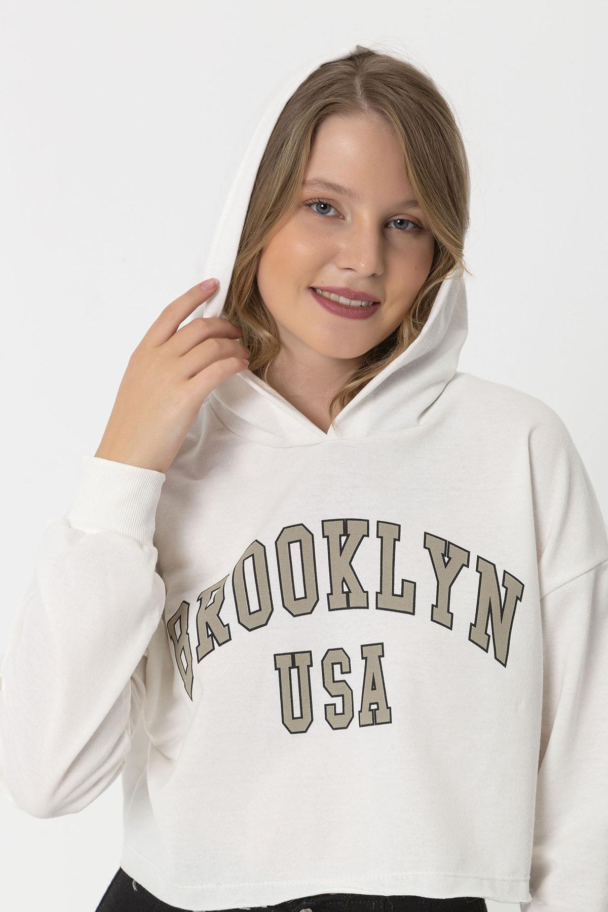 Kadın Önü Yazılı Kapüşonlu Kısa Sweatshirt
