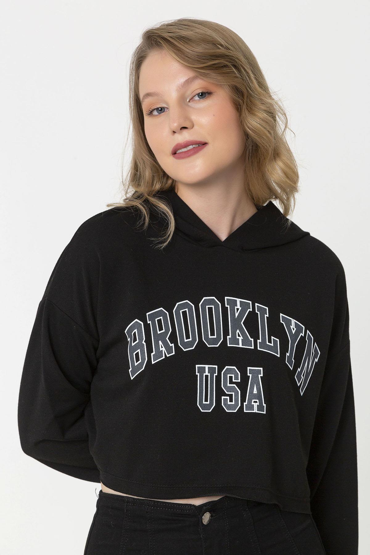 Kadın Önü Yazılı Kapüşonlu Kısa Sweatshirt