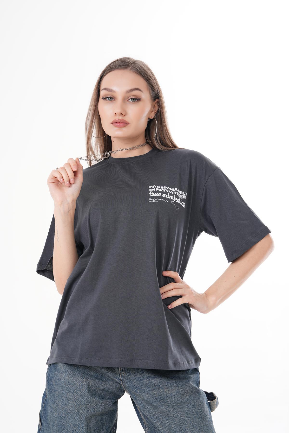 Kadın Sırt Baskı Detaylı Bisiklet Yaka Oversize Tişört 250101 -
