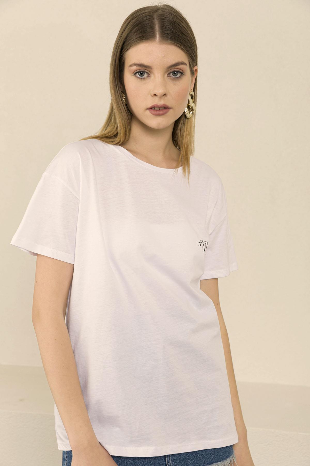 Kadın Sırt Baskı Detaylı Bisiklet Yaka T-Shirt