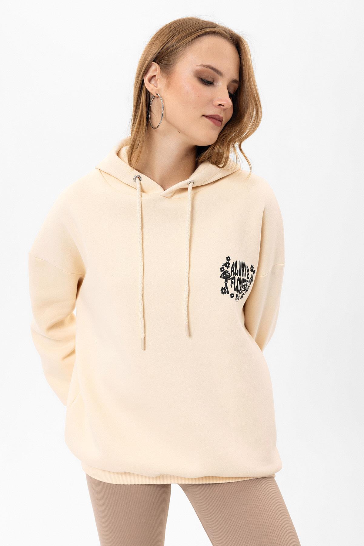 Kadın Sırt Baskı Detaylı Kapüşonlu Üç İplik Oversize Sweatshirt