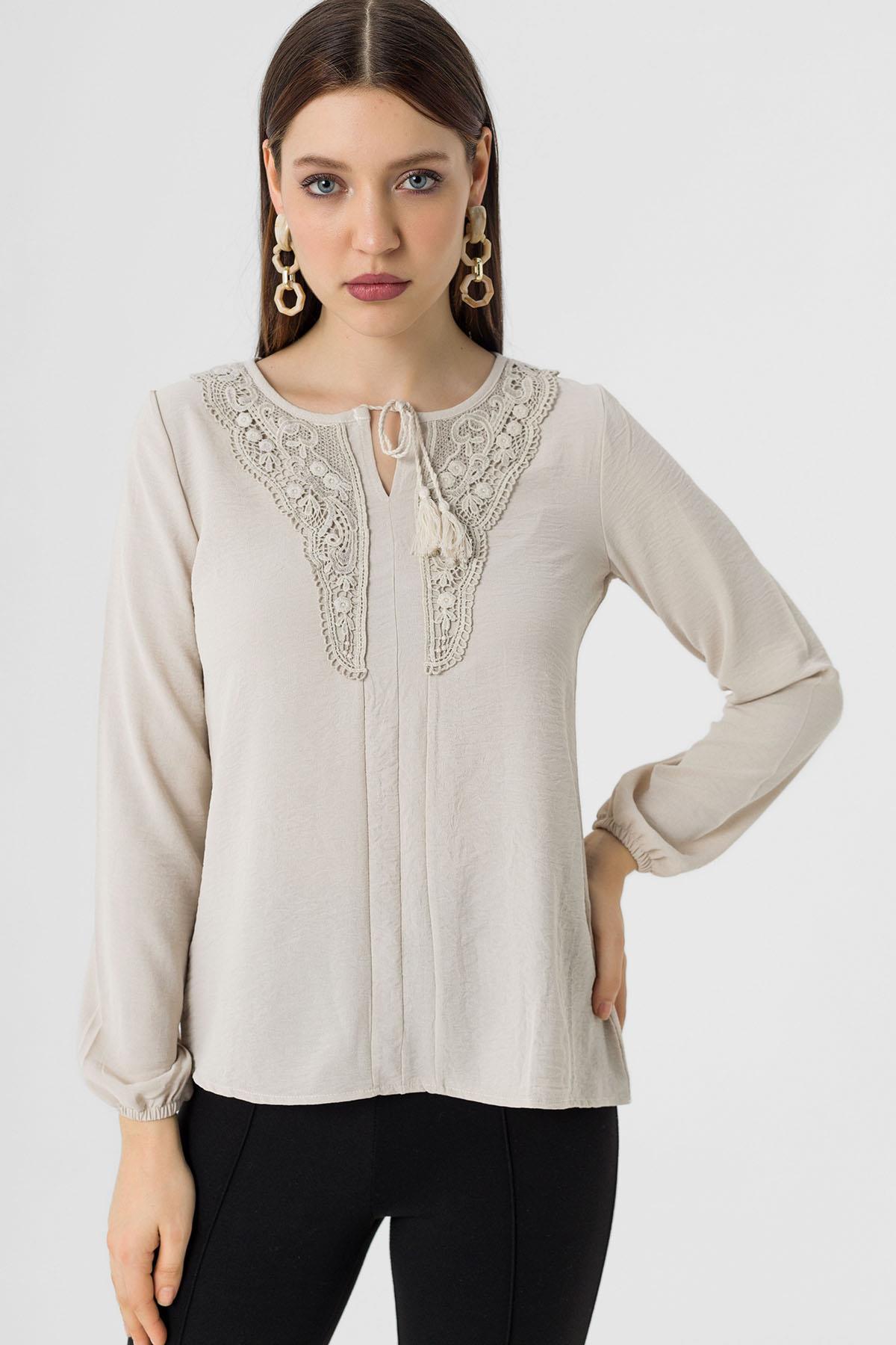 Kadın Yaka Dantel Detaylı Uzun Kol Bluz