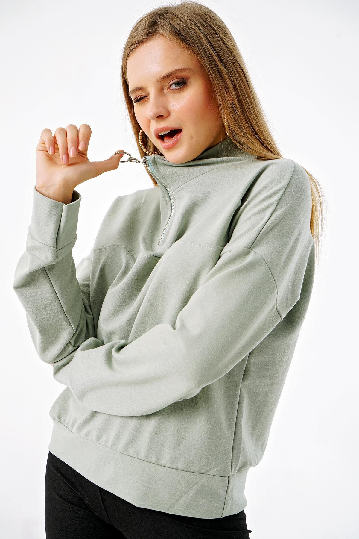 Kadın Yakası Fermuarlı Dik Yaka Sweatshirt