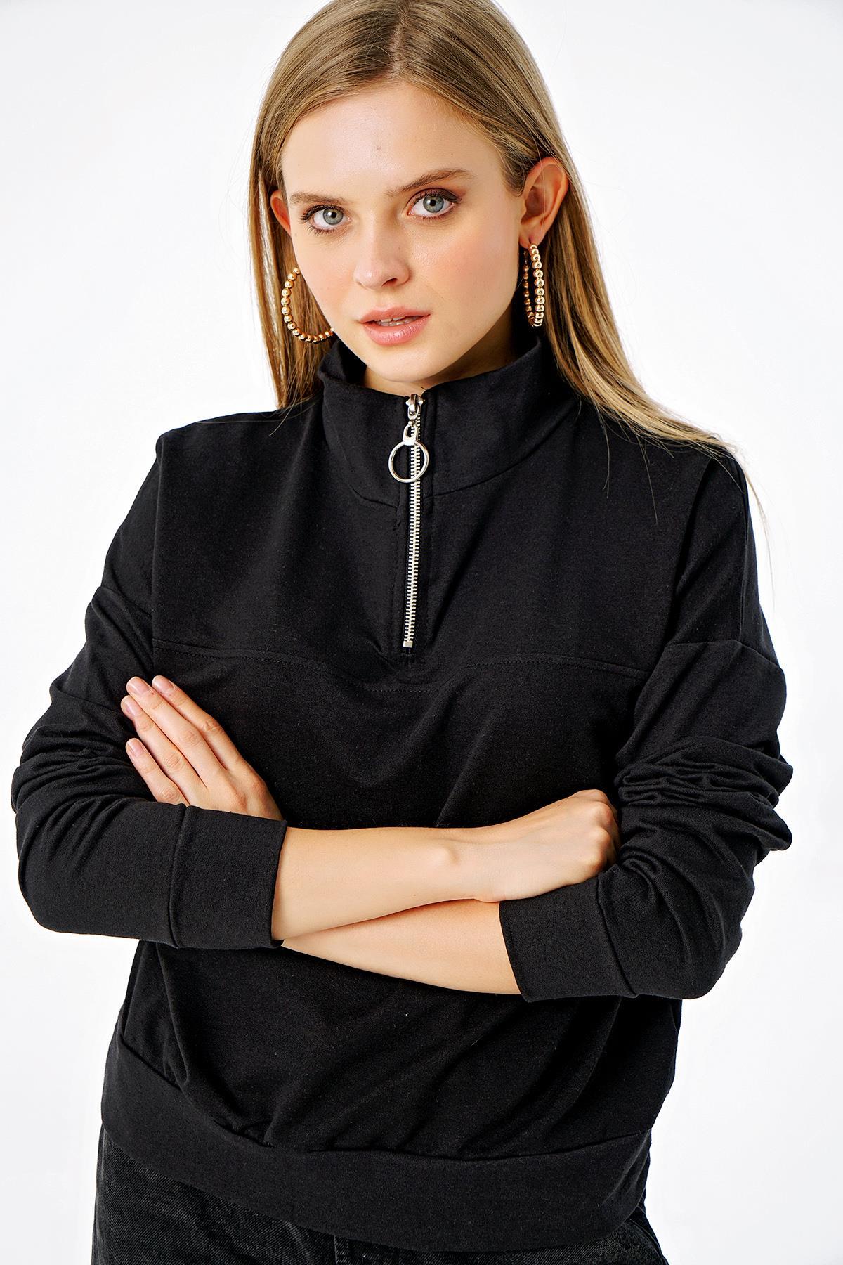 Kadın Yakası Fermuarlı Dik Yaka Sweatshirt