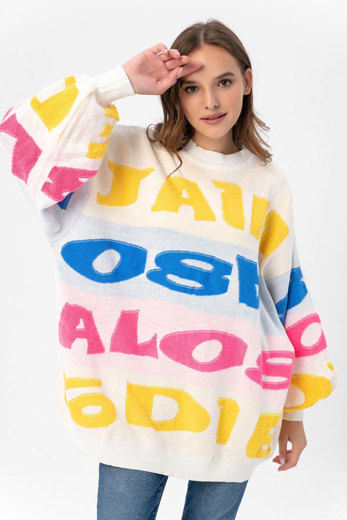 Kadın Yazı Detaylı Oversize Örme Kazak