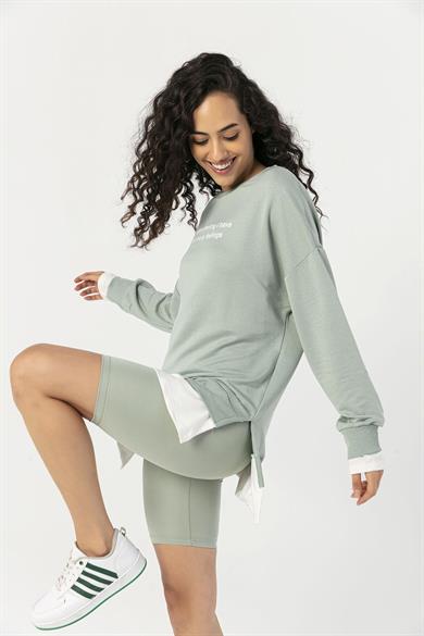 Kadın Çift Görünmünlü Yırtmaçlı Bisiklet Yaka Oversize Sweatshirt