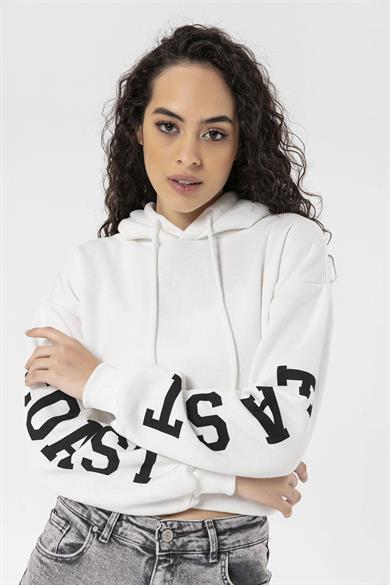 Kadın Kolları Baskılı Kapüşonlu Üç İplik Kısa Sweatshirt
