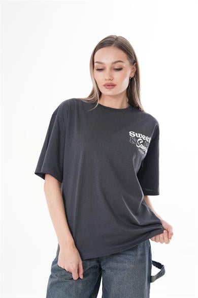 Kadın Sırt Baskı Detaylı Bisiklet Yaka Oversize Tişört 250113 -