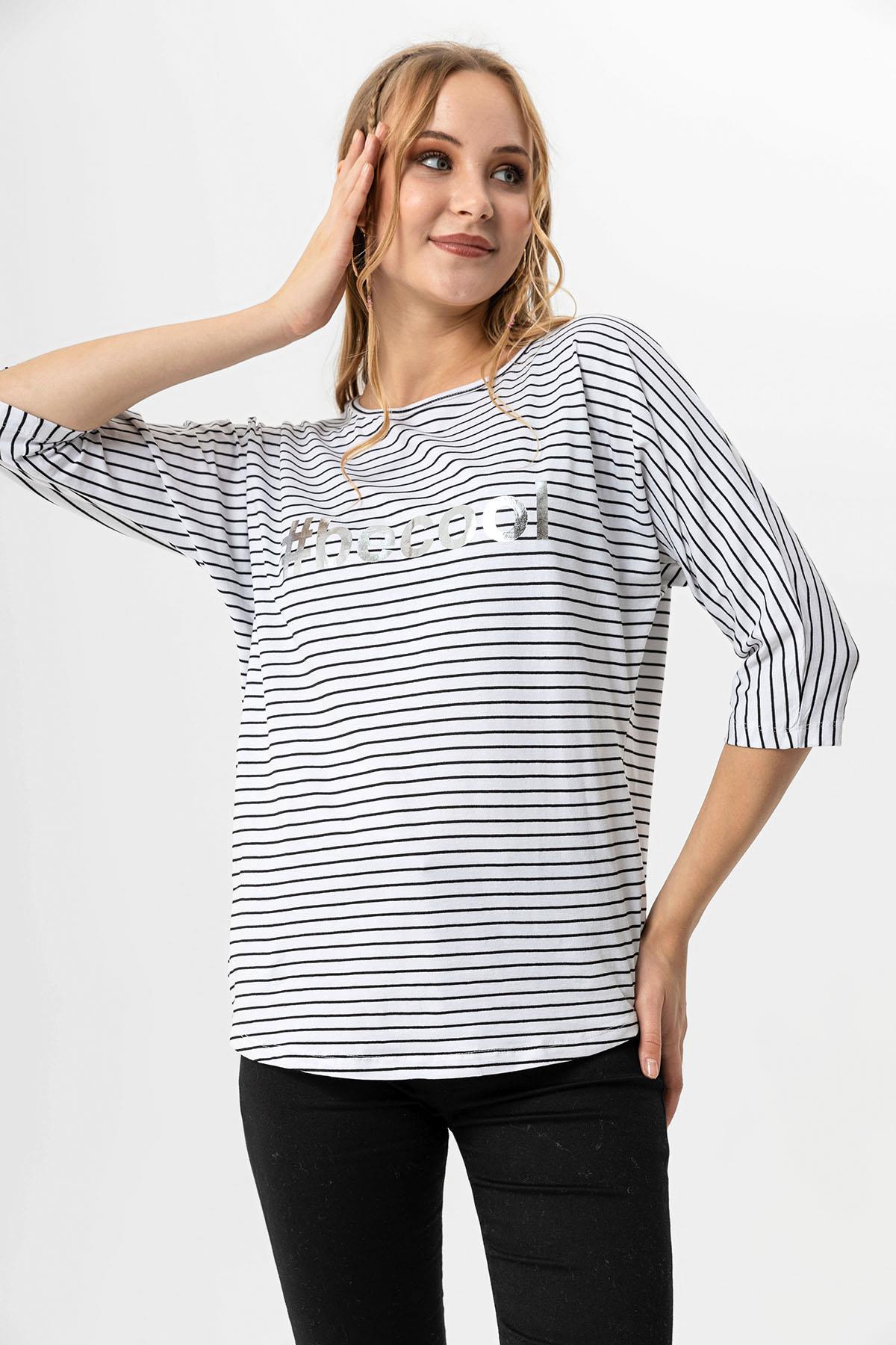 Kadın Baskılı Çizgi Detaylı Dirsek Kol Tişört