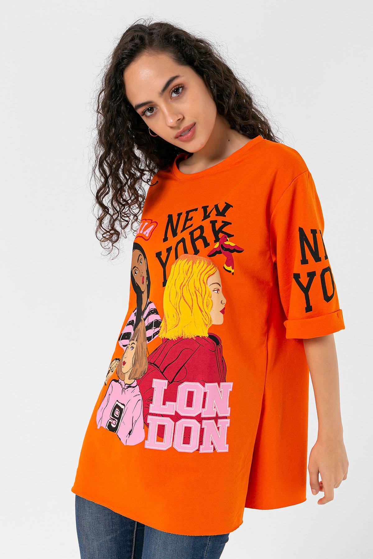 Kadın Baskılı Duble Kol Yırtmaçlı Bisiklet Yaka Kısa Kol Oversize Sweatshirt