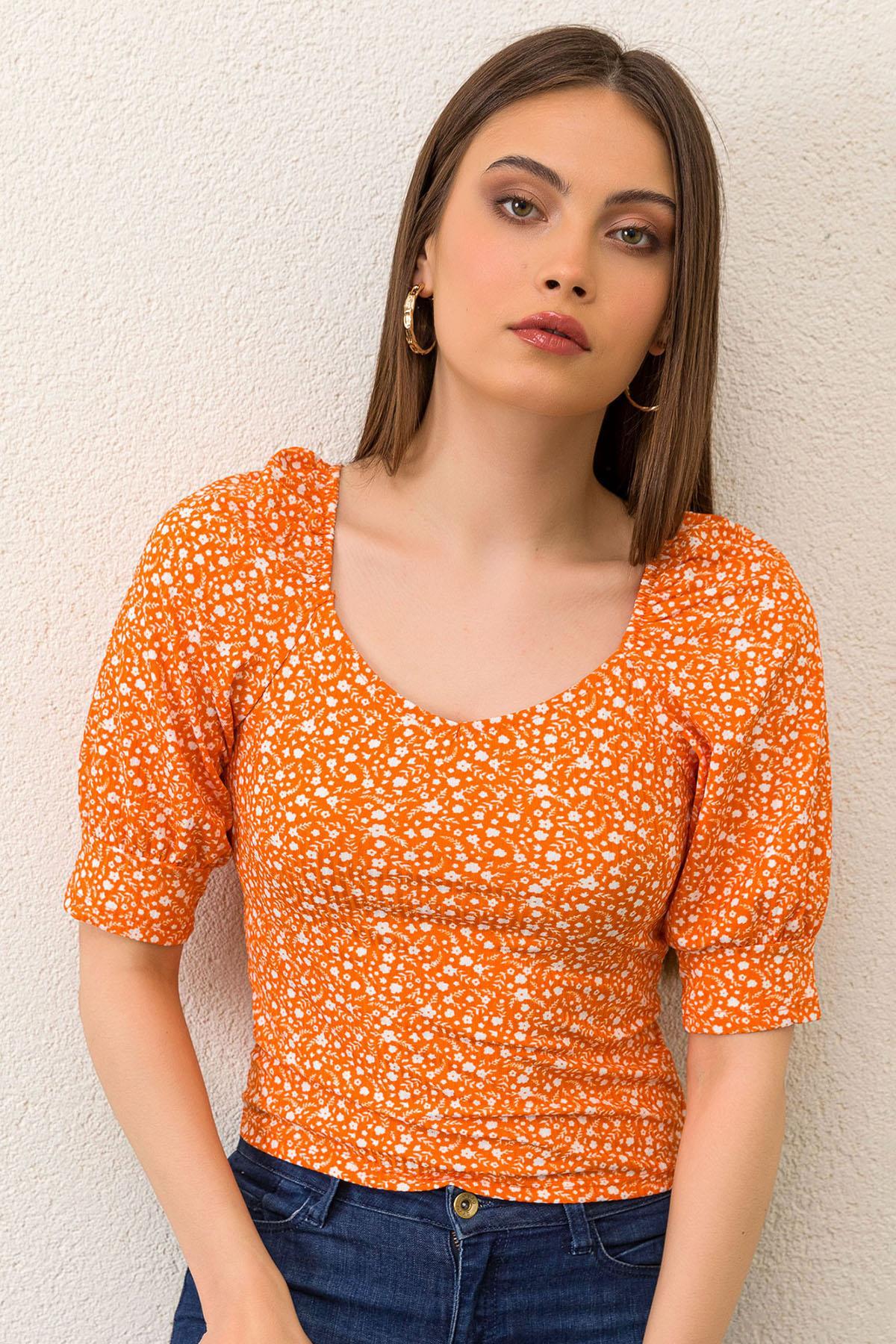 Kadın Çiçek Desenli Dirsek Kol Crop Bluz