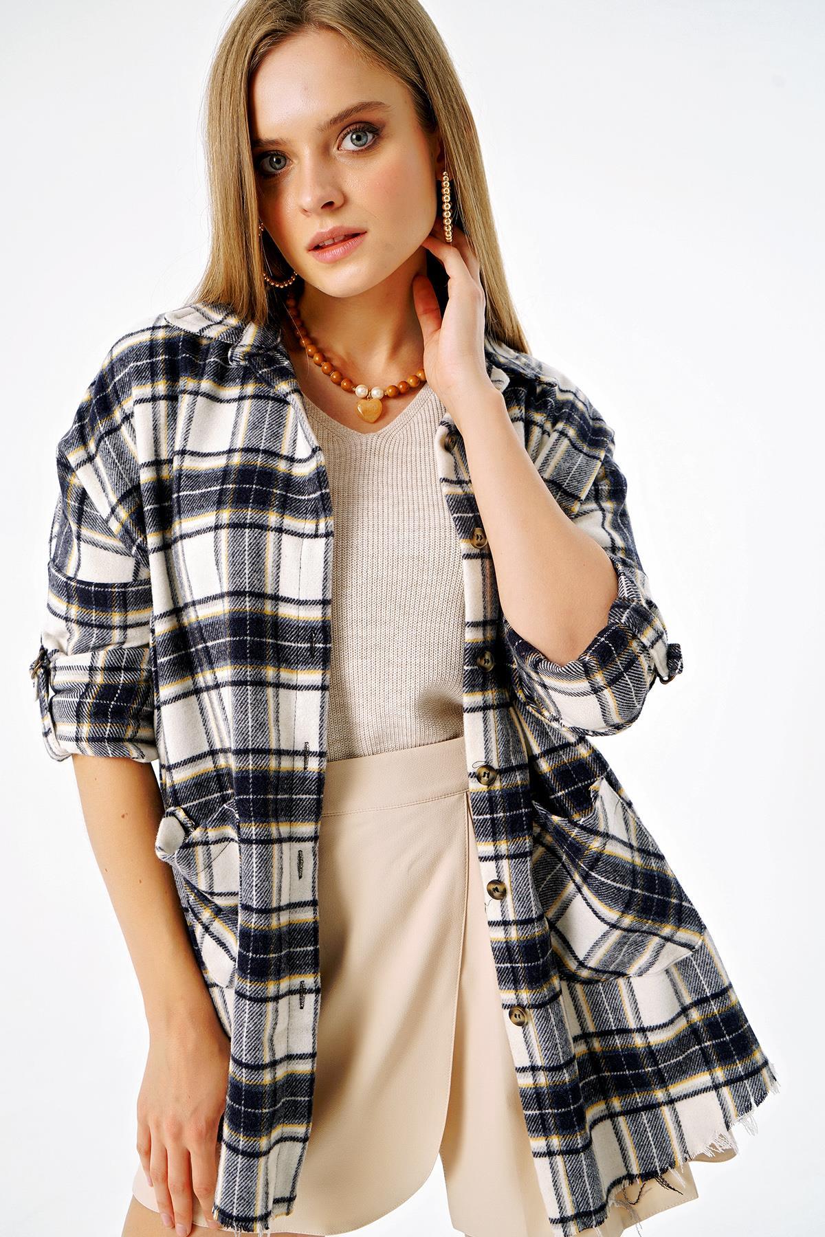 Kadın Çift Cepli Ekoseli Oversize Oduncu Gömlek