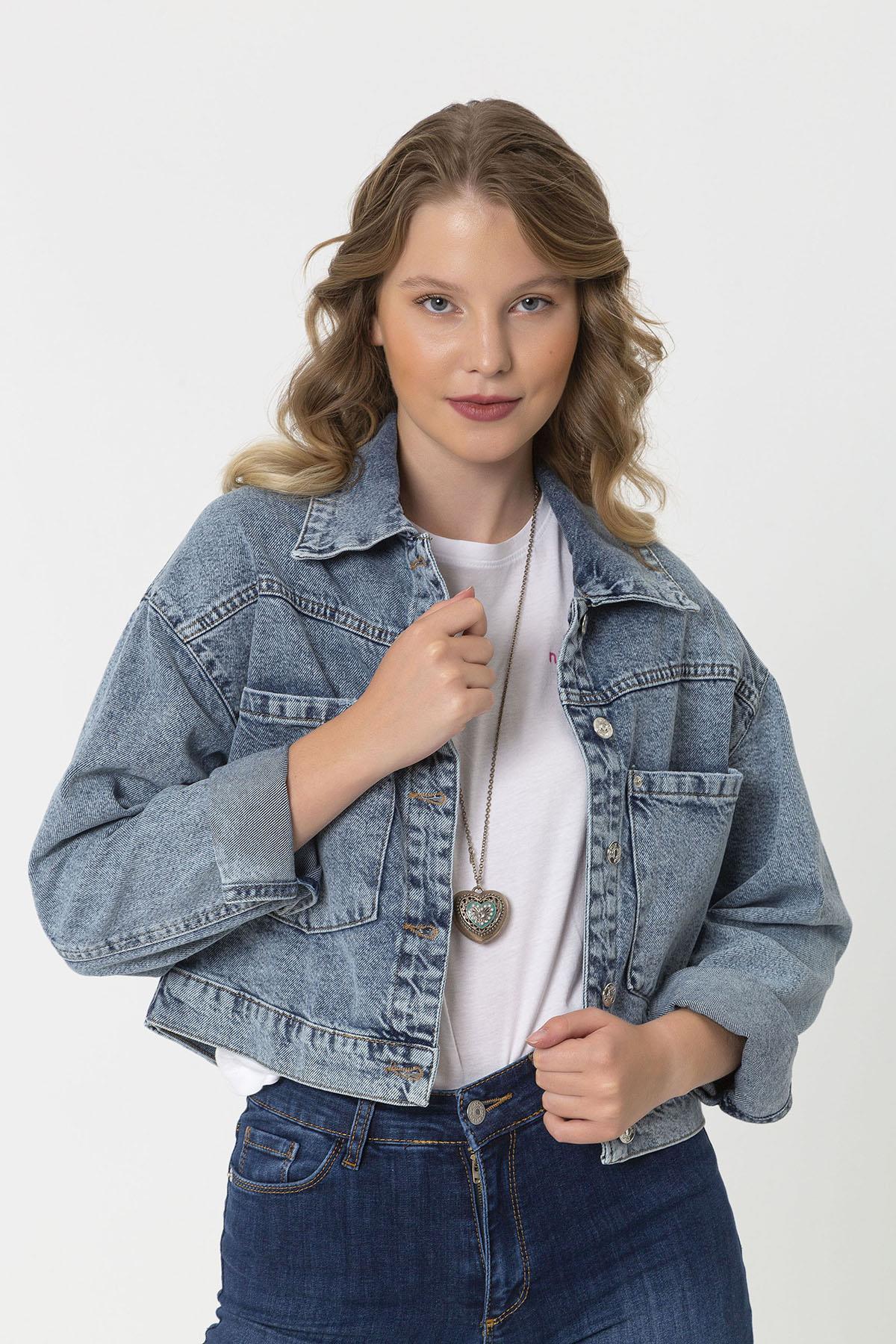Kadın Çift Cepli Kısa Denim Ceket