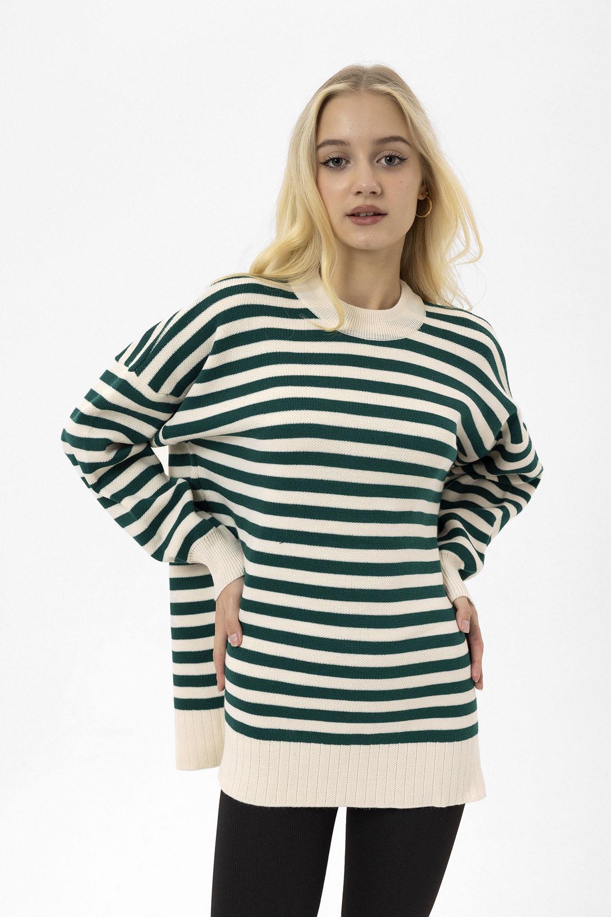 Kadın Çizgi Desenli Oversize Triko Örme Kazak