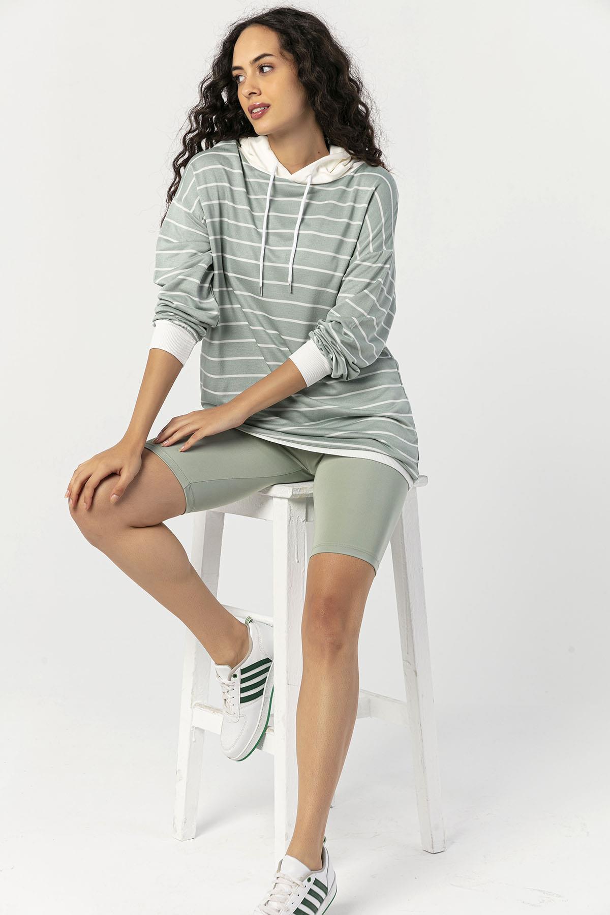 Kadın Çizgi Detatlı Kapüşonlu Oversize Sweatshirt