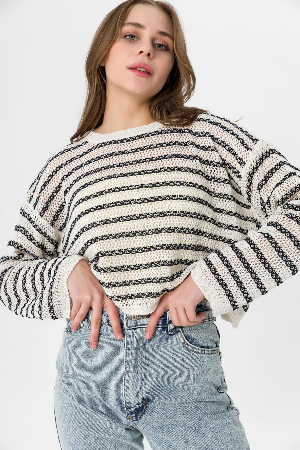 Kadın Çizgi Detaylı Salaş Triko Örme Kazak