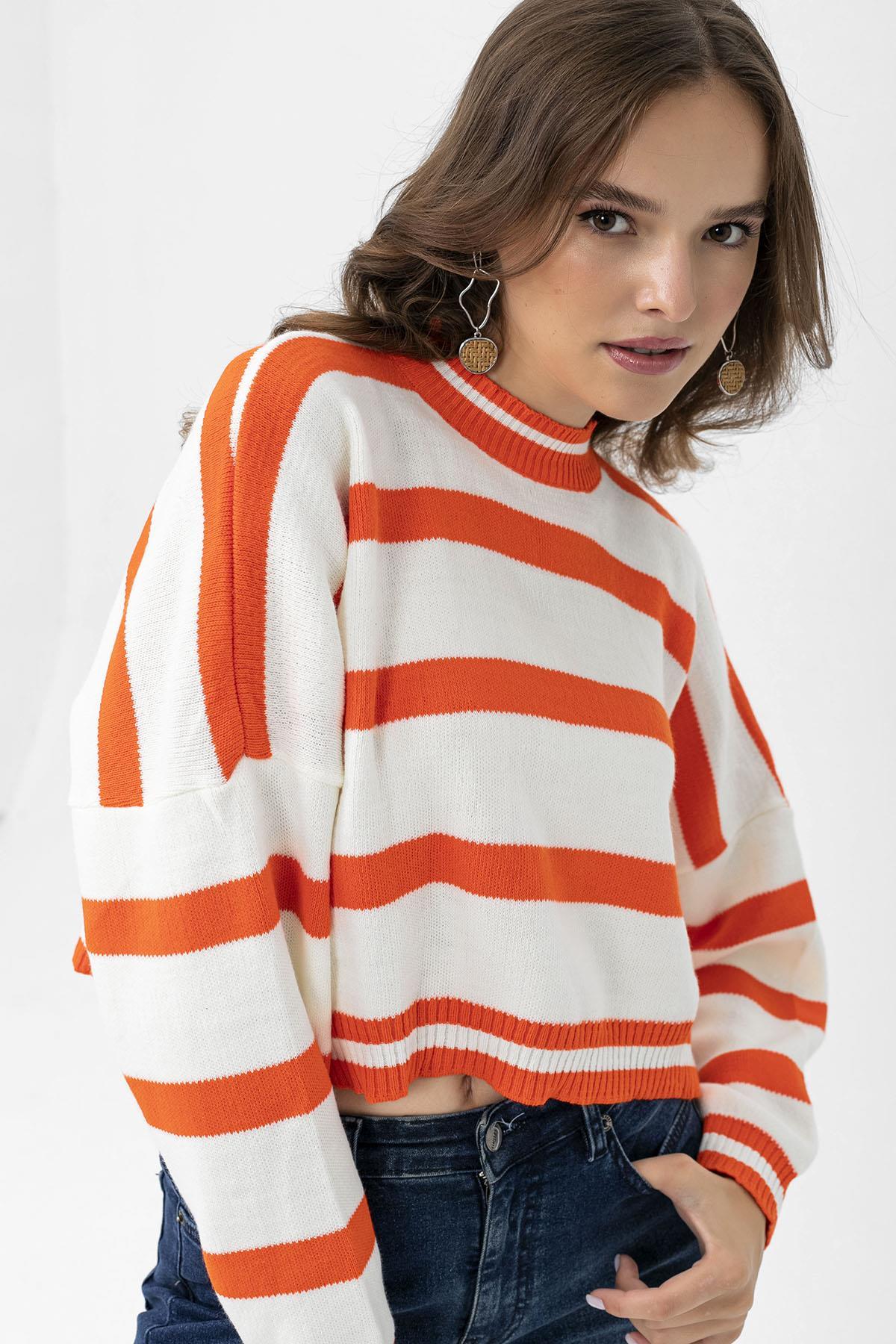 Kadın Çizgili Oversize Crop Triko Kazak 235086 -