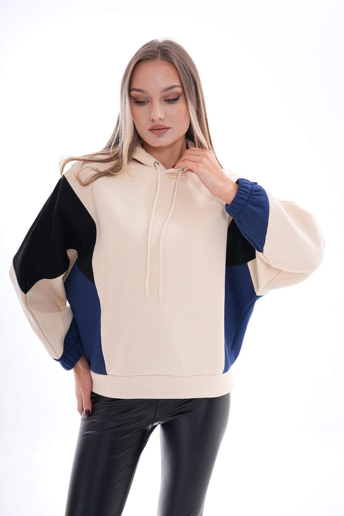 Kadın Desenli Kapüşonlu Üç İplik Sweatshirt 245291 -
