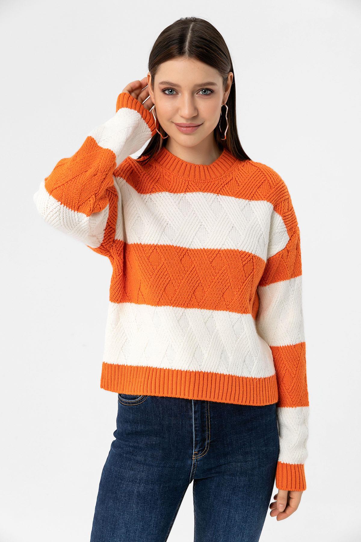 Kadın Desenli Triko Örme Kazak