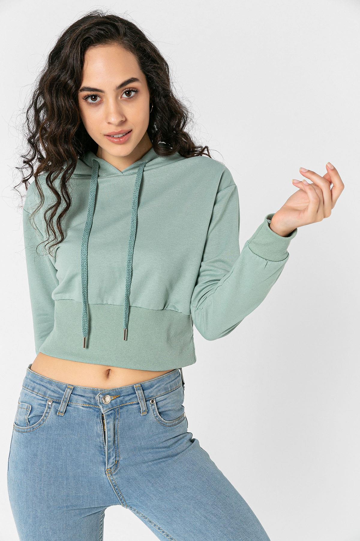 Kadın Kapüşonlu Beli Lastikli Kısa Sweatshirt