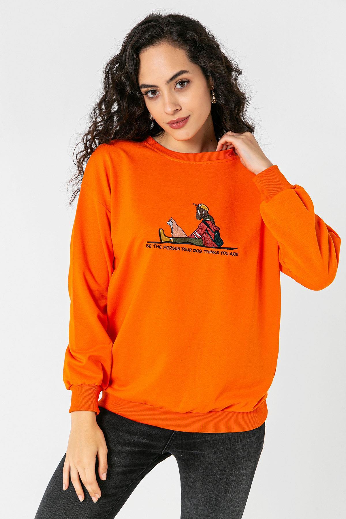 Kadın Önü Nakışlı Bisiklet Yaka Sweatshirt