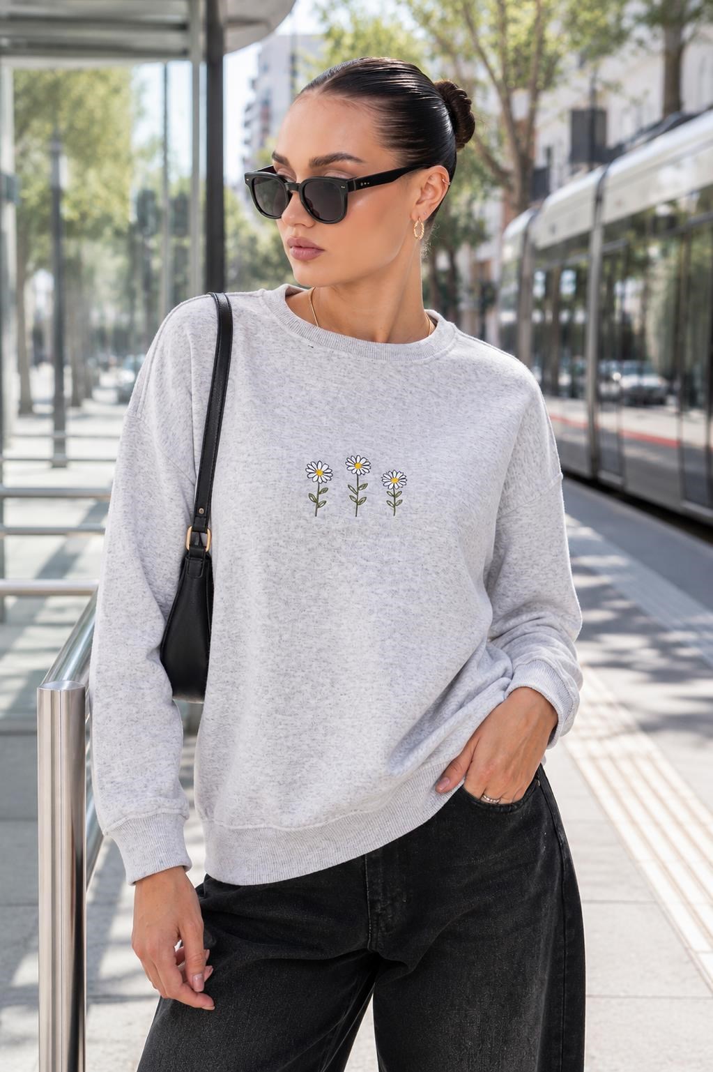 Kadın Papatya Nakışlı Şardonlu Üç İplik Sweatshirt 265132 -