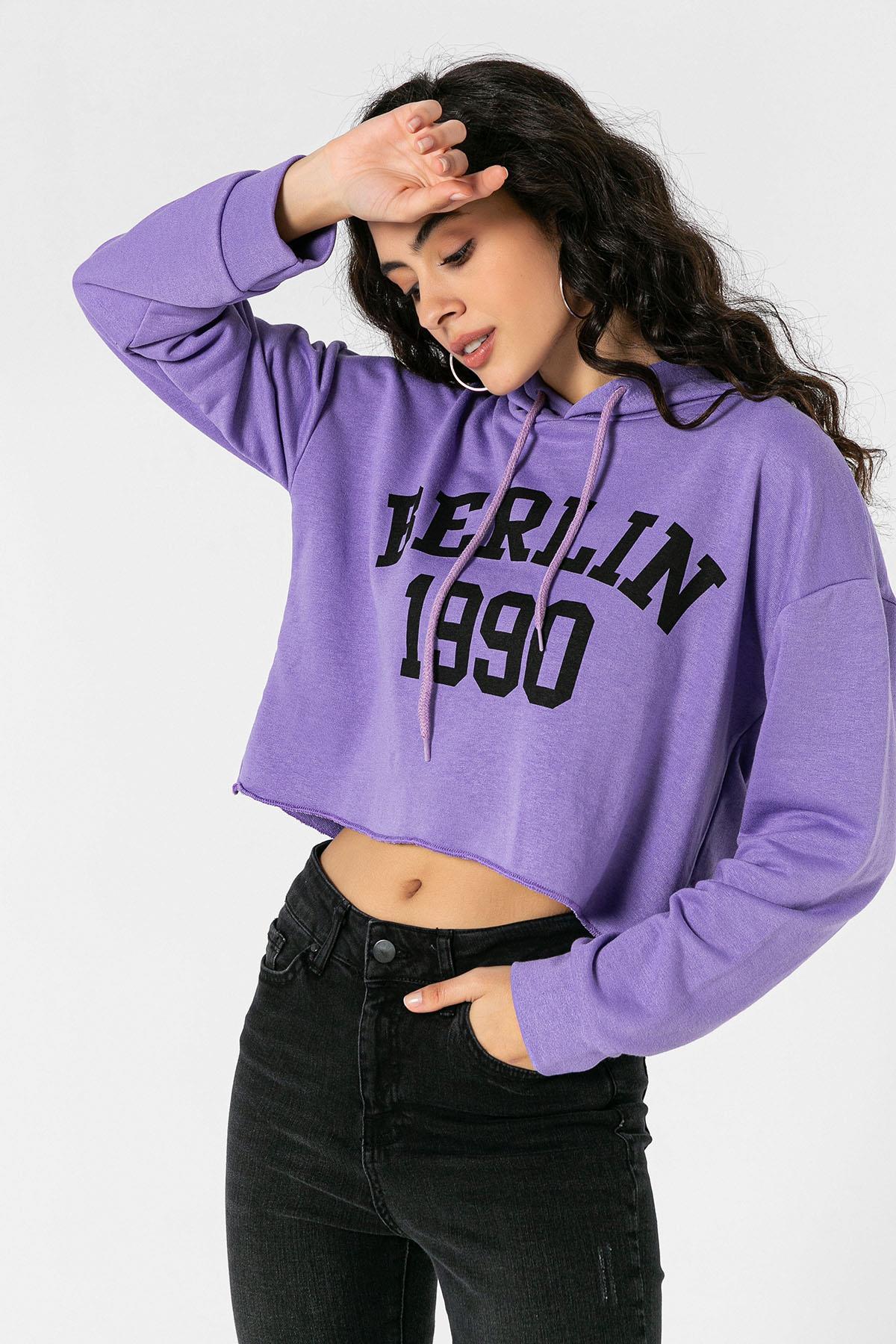 Kadın Üç İplik Baskılı Kapüşonlu Kısa Sweatshirt