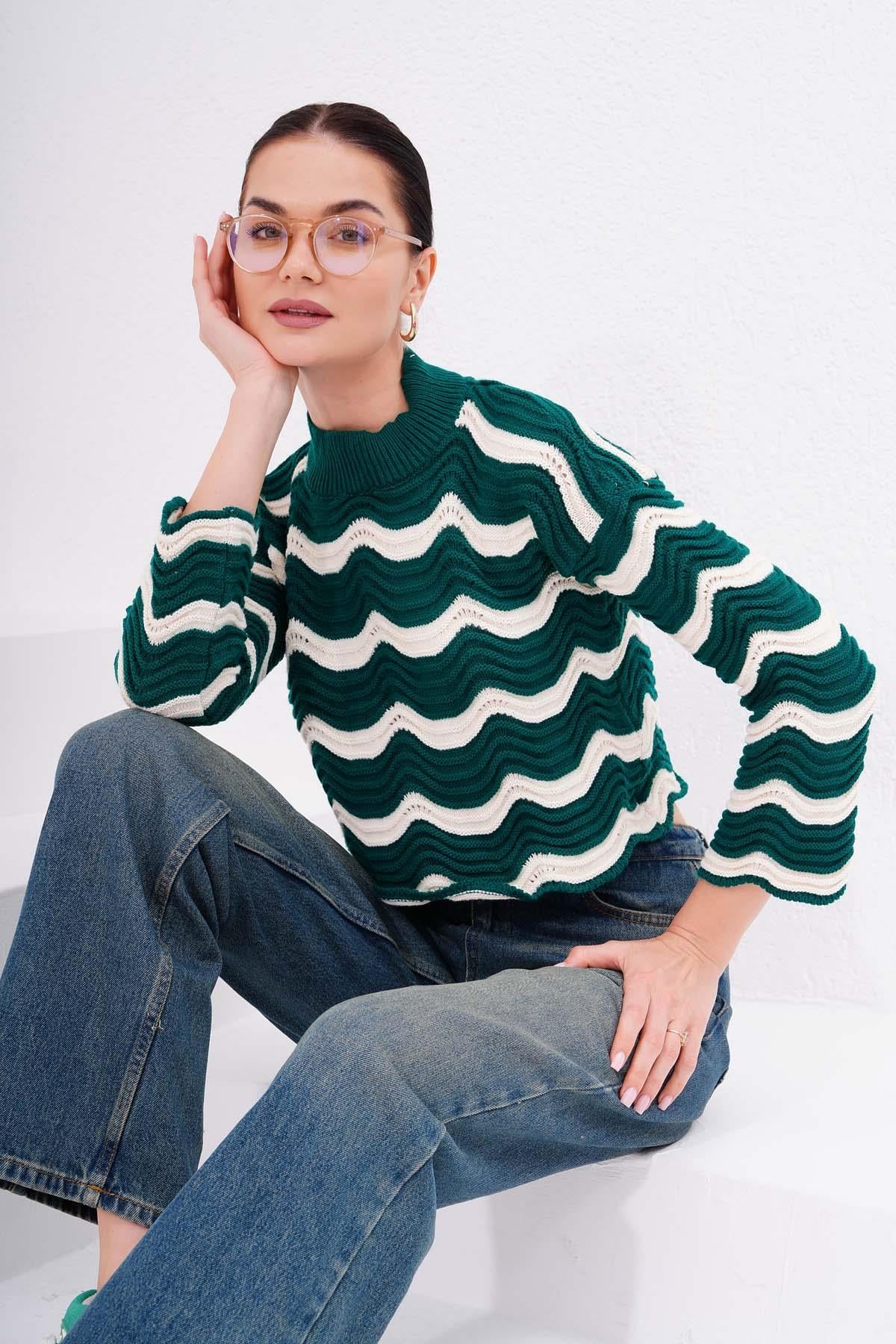 Kadın Zigzag Çizgi Desenli Triko Örme Kazak