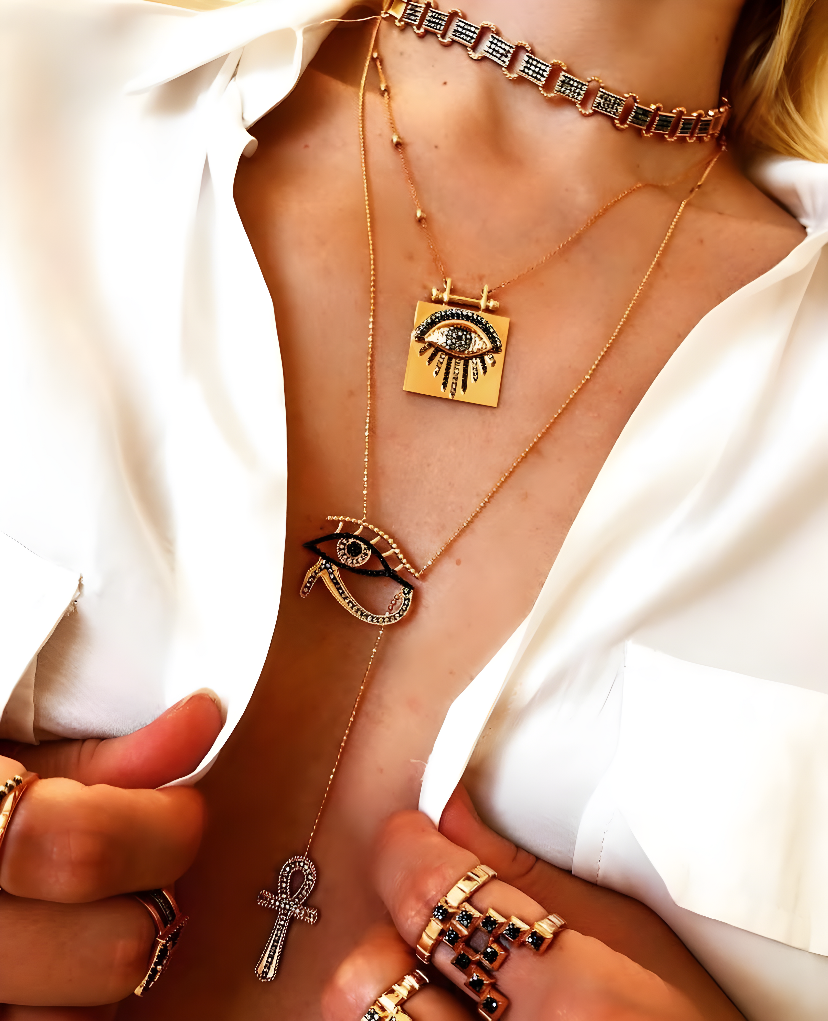 SQUARE MODEL DIAMOND EYE NECKLACE