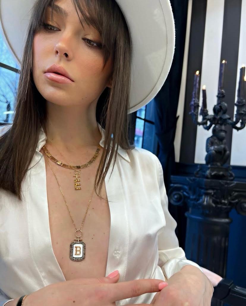 Mineli Pırlantalı Büyük Boy Harf Kolye