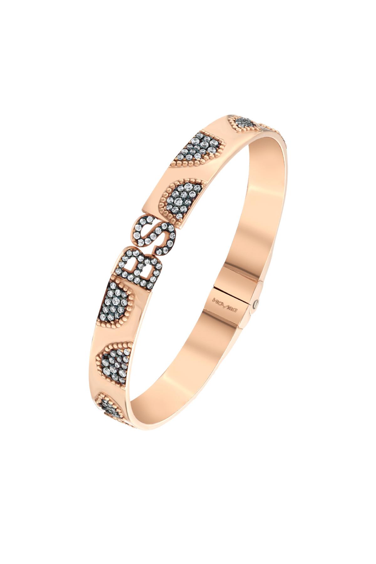 PIRLANTALI LEOPARDESS HARFLİ KELEPÇE