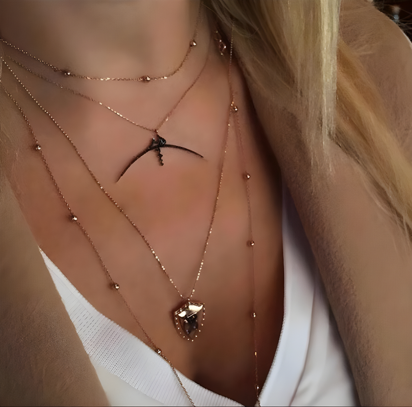 Siyah Pırlantalı Hiç Simgesi Kolye