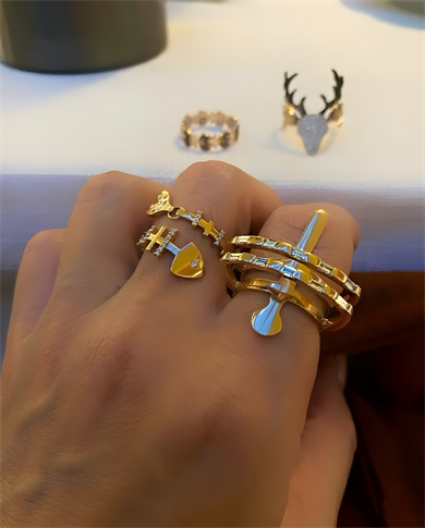 BAGUETTE DRAGONFLY DIAMOND RING