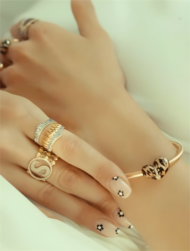 PIRLANTALI KALP BİLEKLİK İNCE ZİNCİR