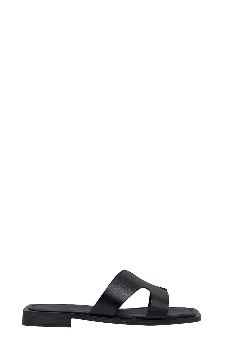 002 220636 Siyah Deri