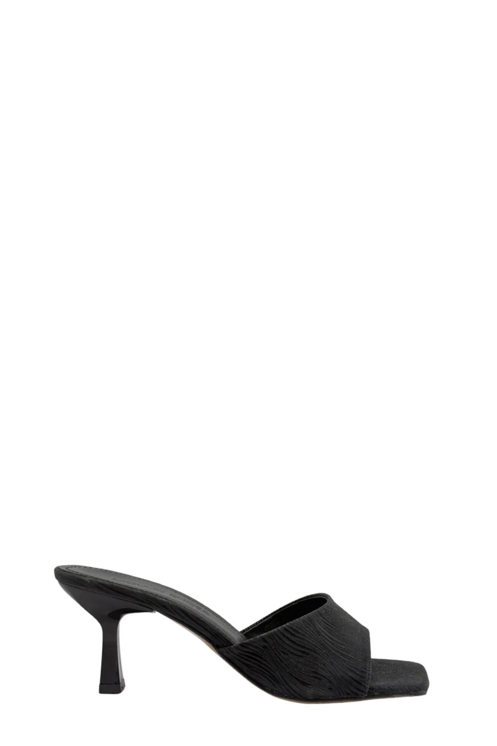 Siyah Desenli Tek Bant Kısa Topuklu Terlik