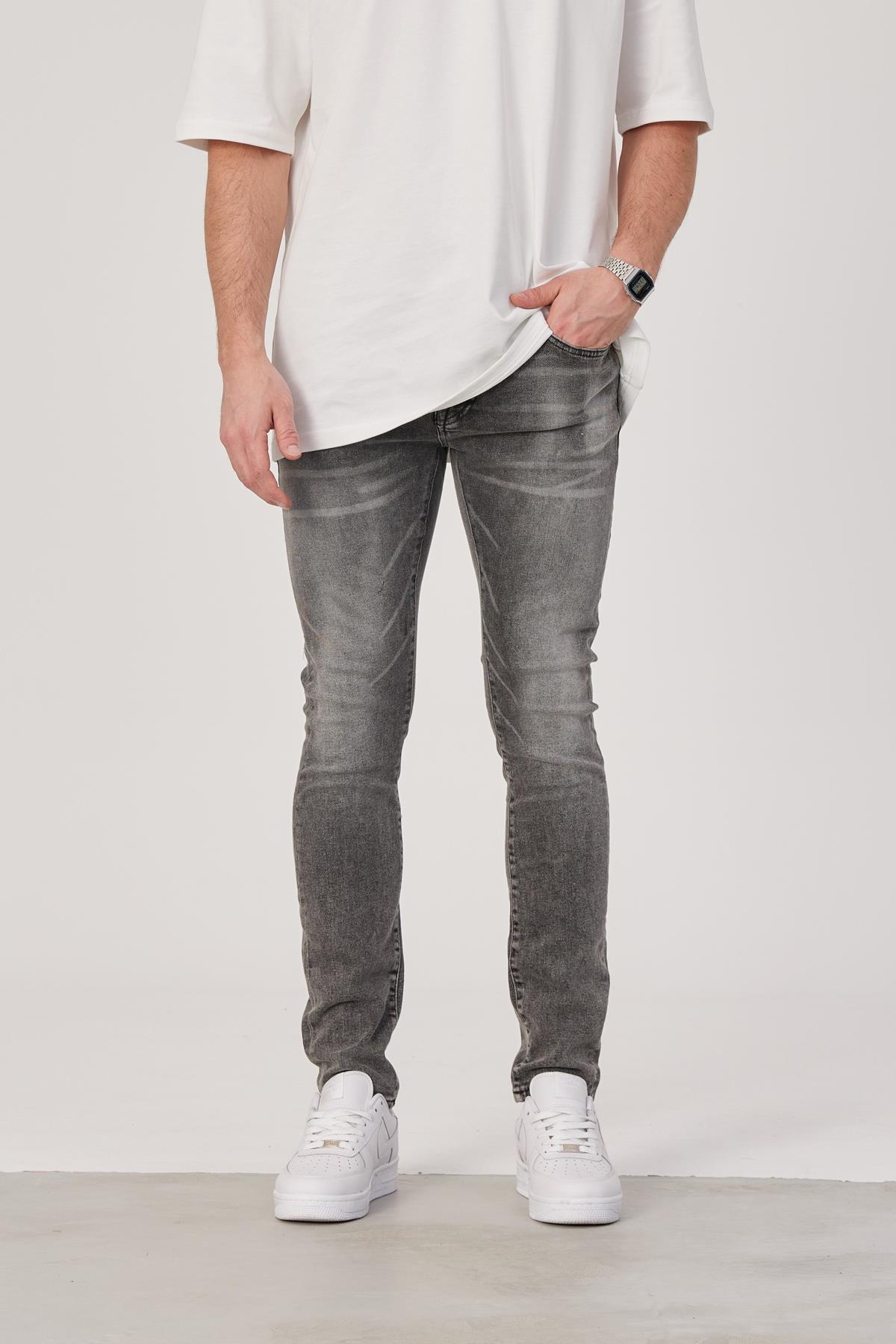 Gri 15590 Slim Kesim Taşlamalı Gri Jean
