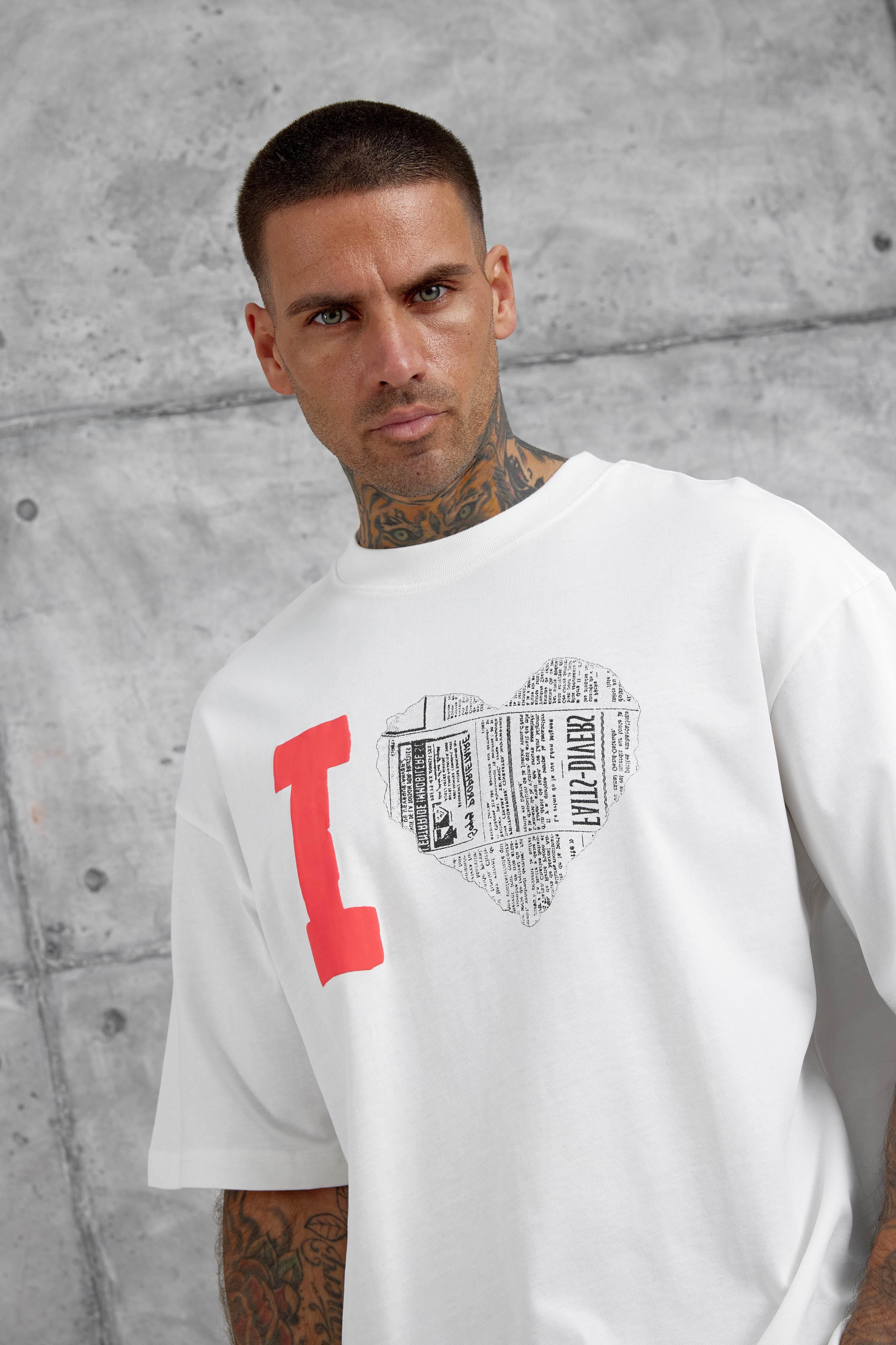 Beyaz Kalp Küpür Baskılı Oversize Tshirt · 3
