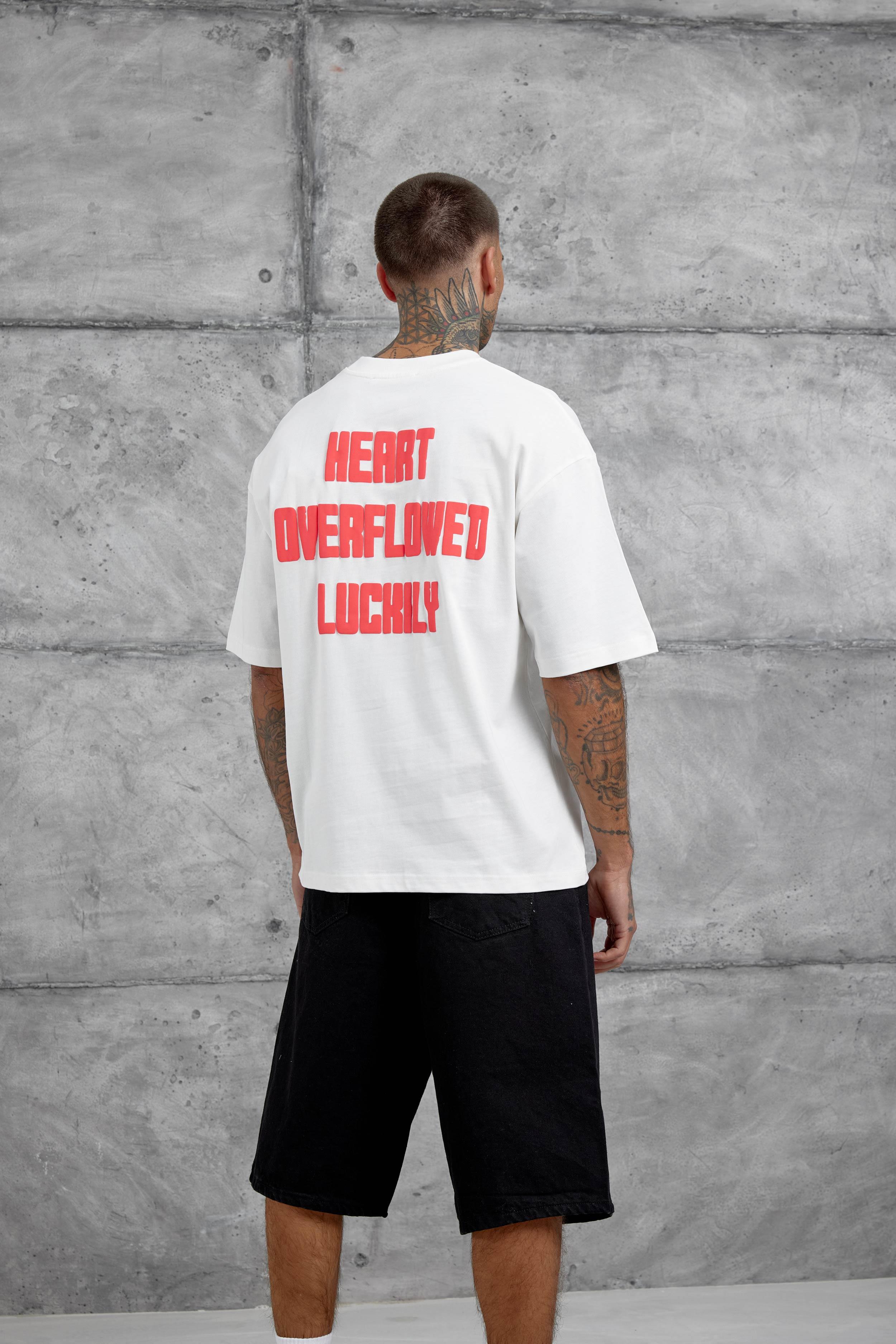 Beyaz Kalp Küpür Baskılı Oversize Tshirt · 2