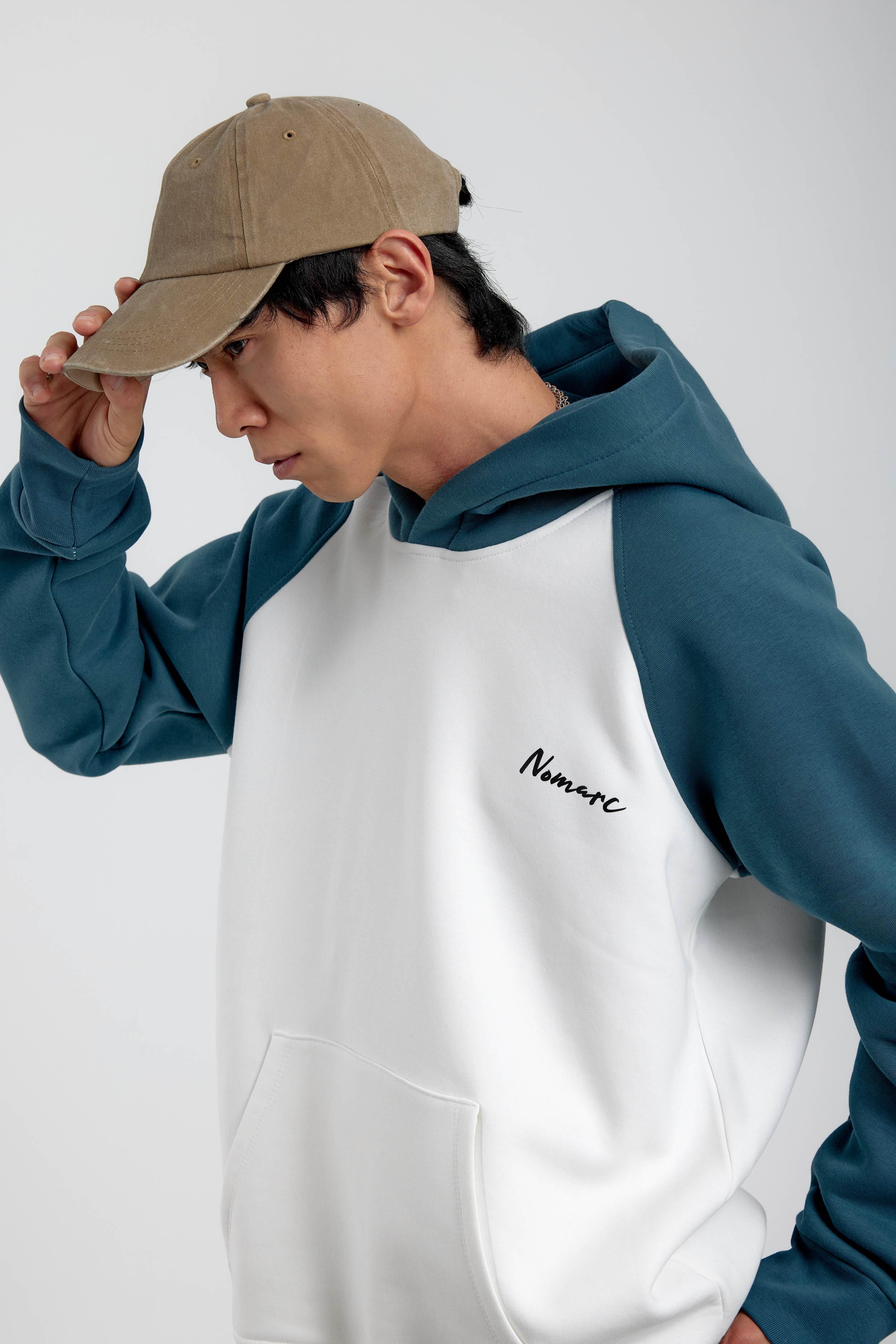 Beyaz Mavi Kollu Kapüşonlu Sweatshirt