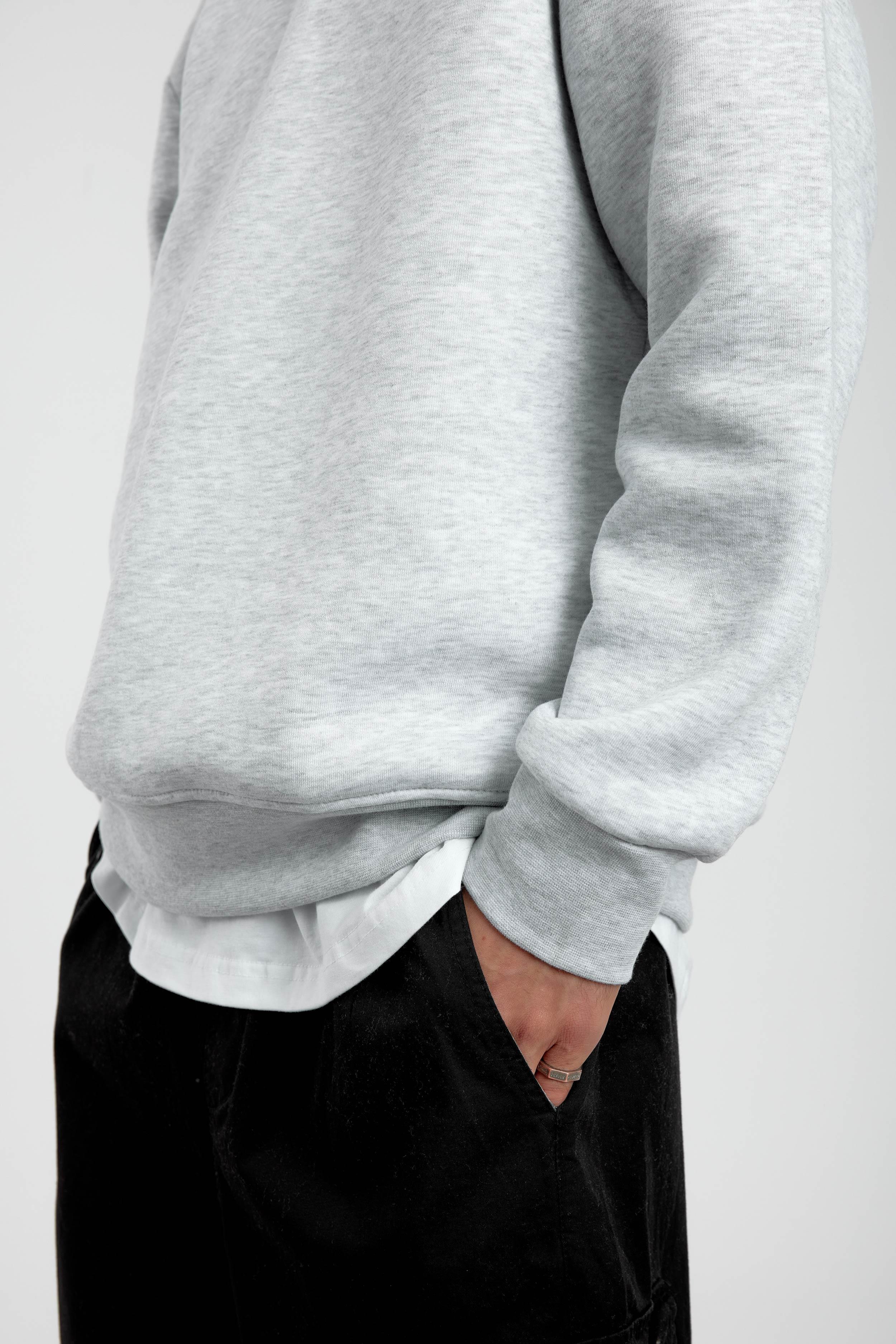 Gri Bisiklet Yaka Basic Şardonlu Sweatshirt · 3