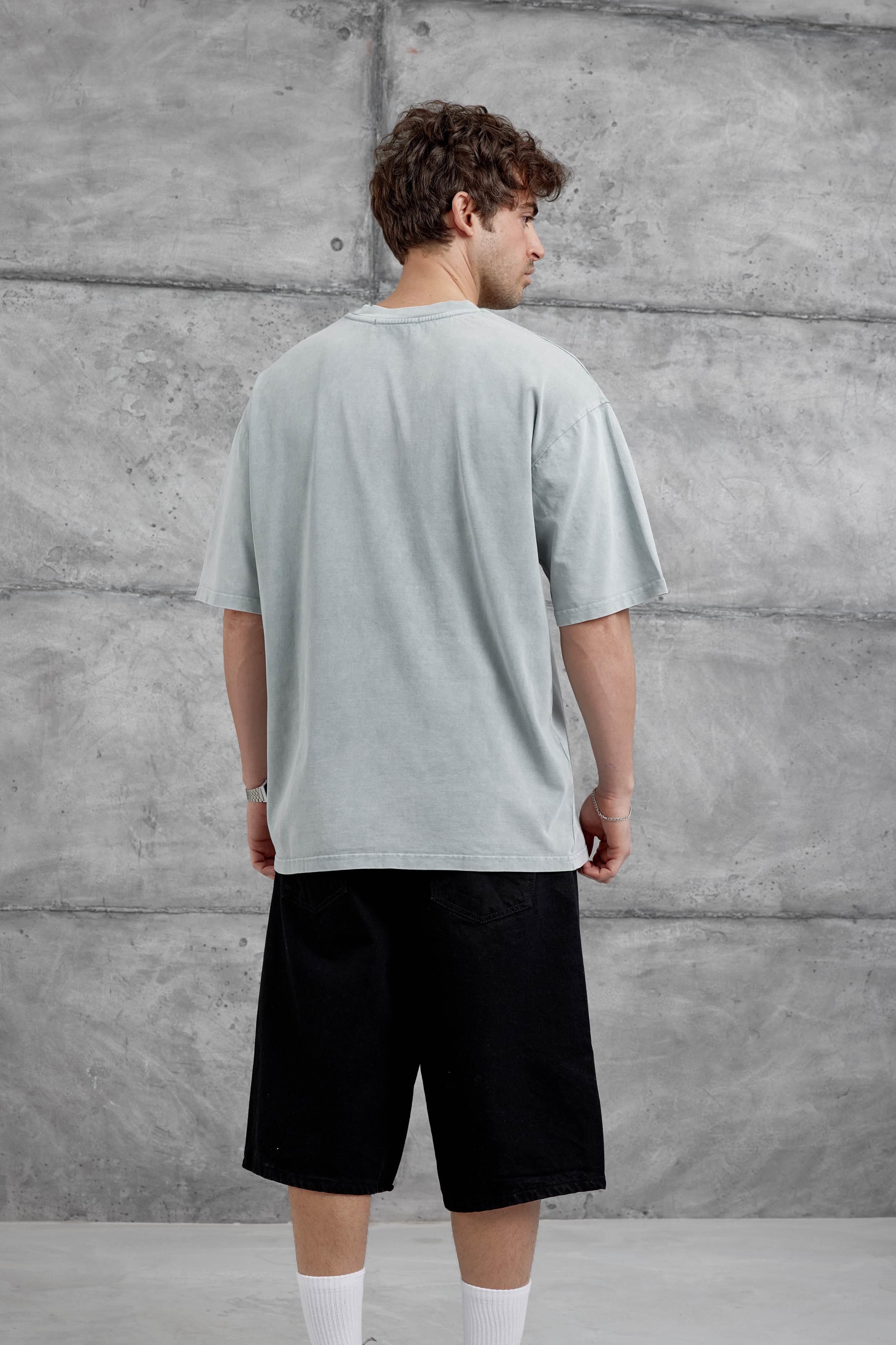 Gri Brandname Yazılı Yıkamalı Oversize Tshirt · 3