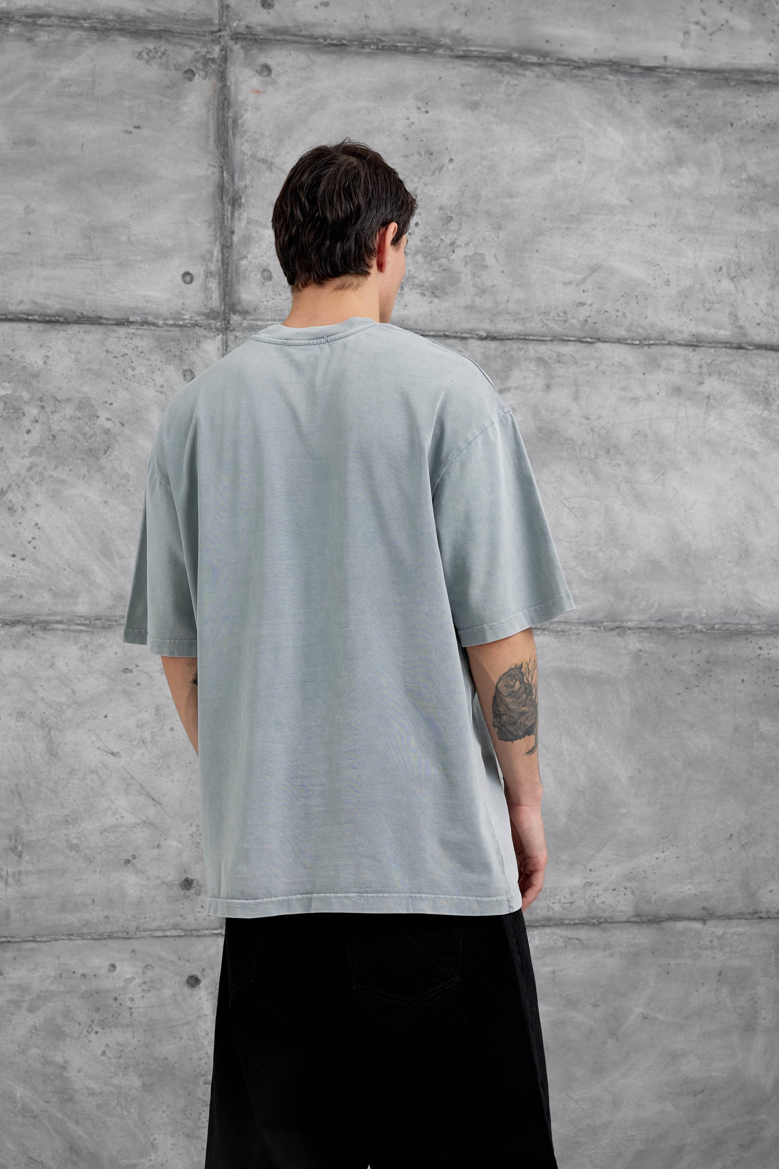 Gri Yıkamalı Dirk Yazılı Oversize Tshirt · 3