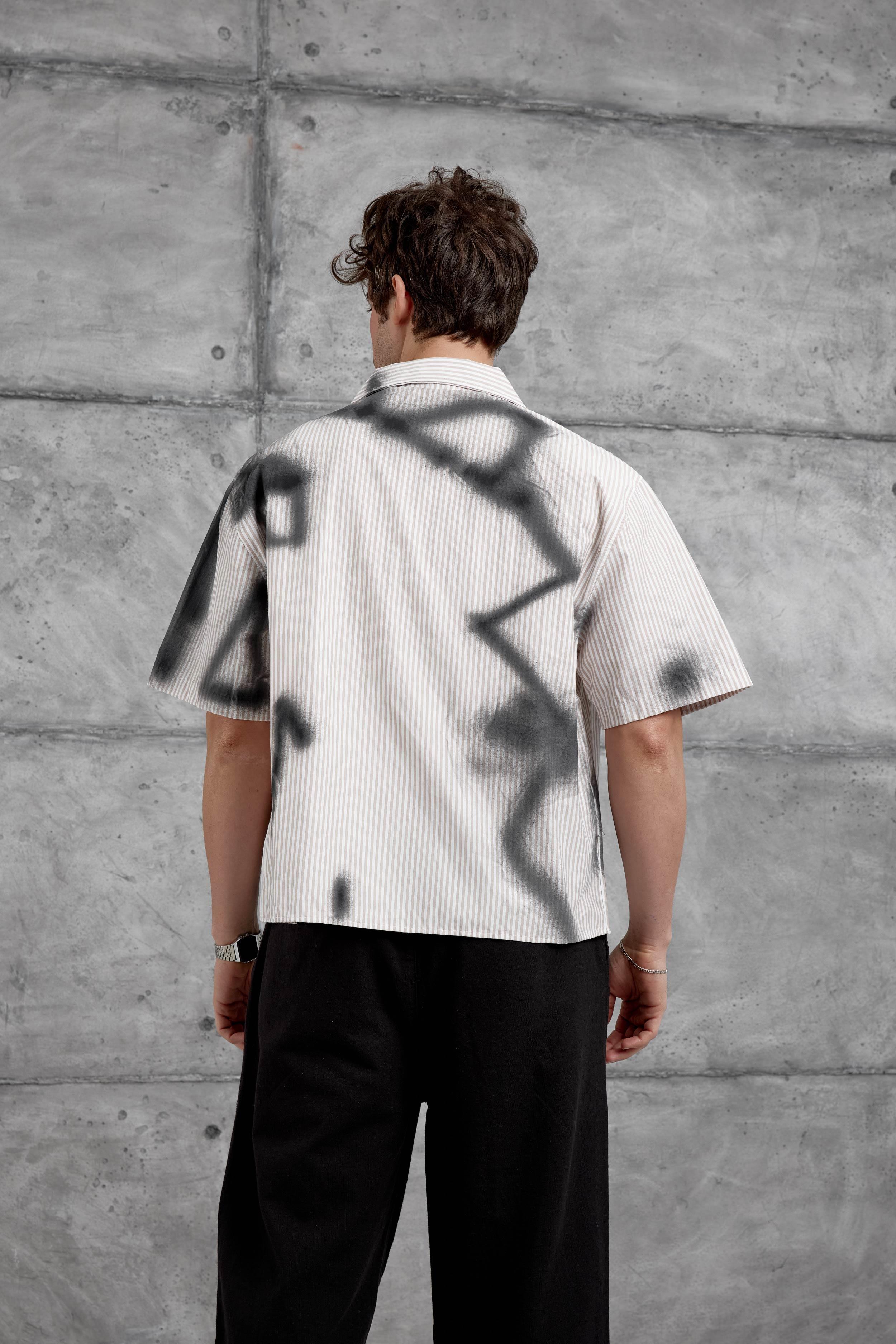 Krem Sprey Detaylı Oversize Gömlek · 3