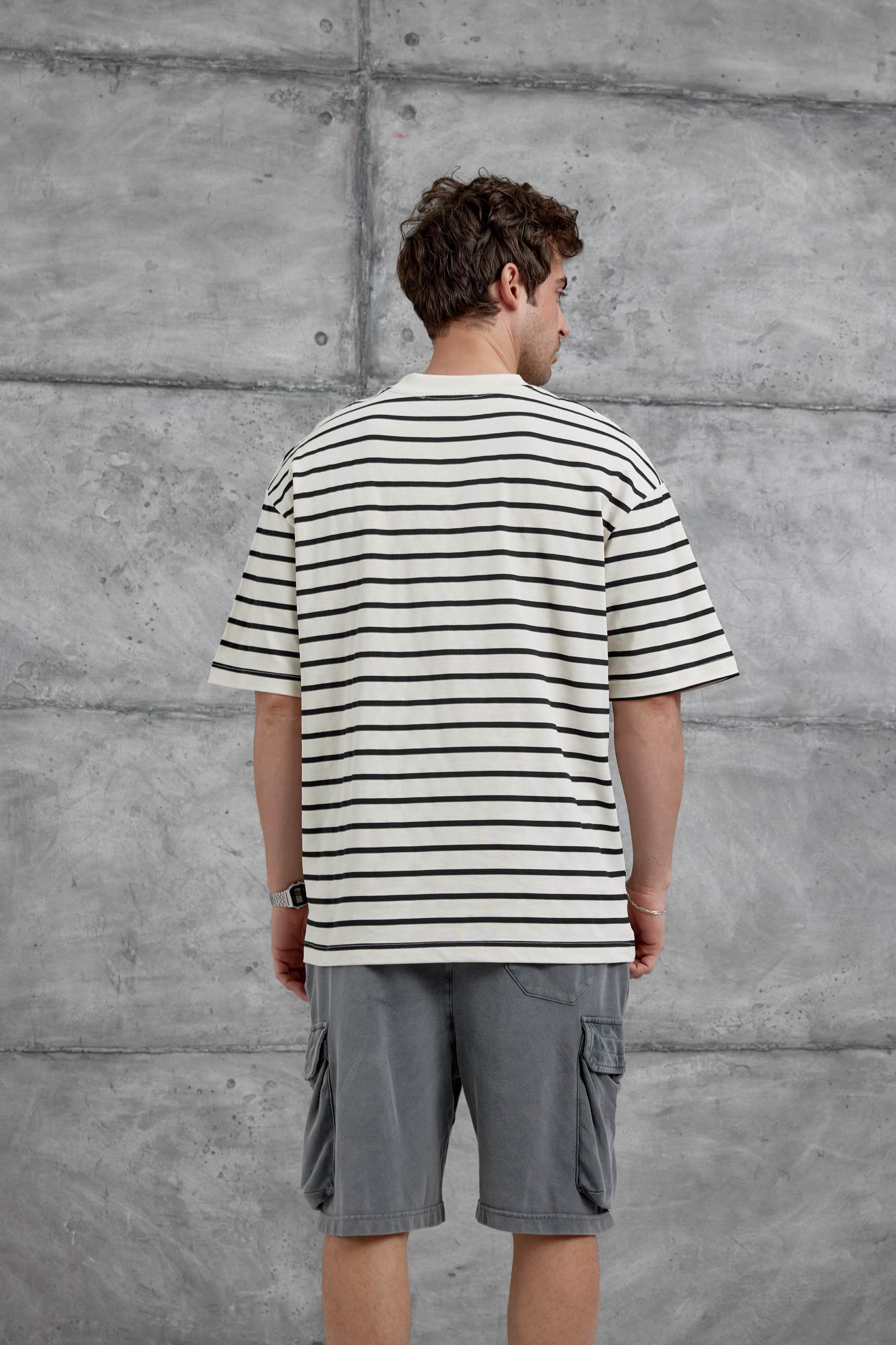 Krem Y269 Baskılı ve Çizgili Oversize Tshirt · 3